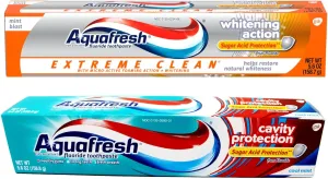Aquafresh Fluoride Toothpaste Kit, Cavity Protection 5.6 oz, Cool Mint   Whitening Action, 5.6 oz Mint Blast, (Kit 1 of Each)