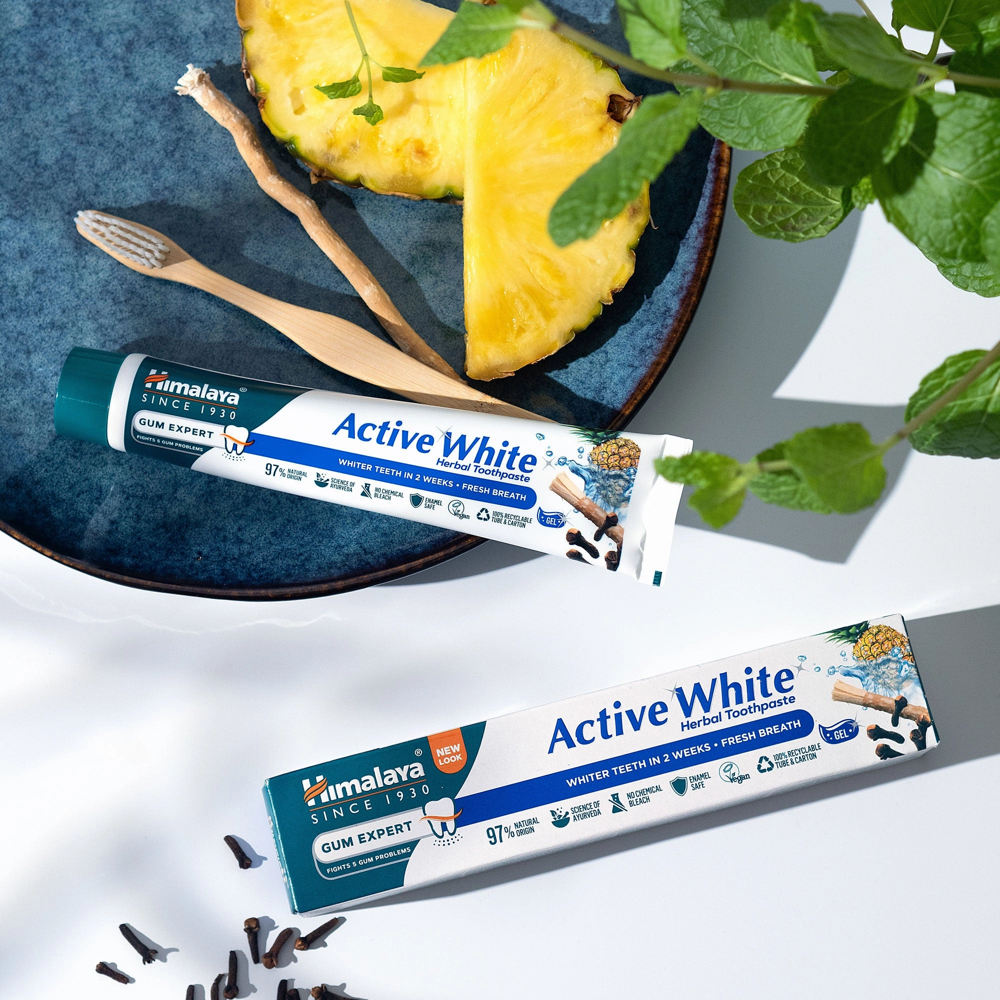Himalaya Gum Expert Herbal Toothpaste - Active White Fresh Gel - 75 ml