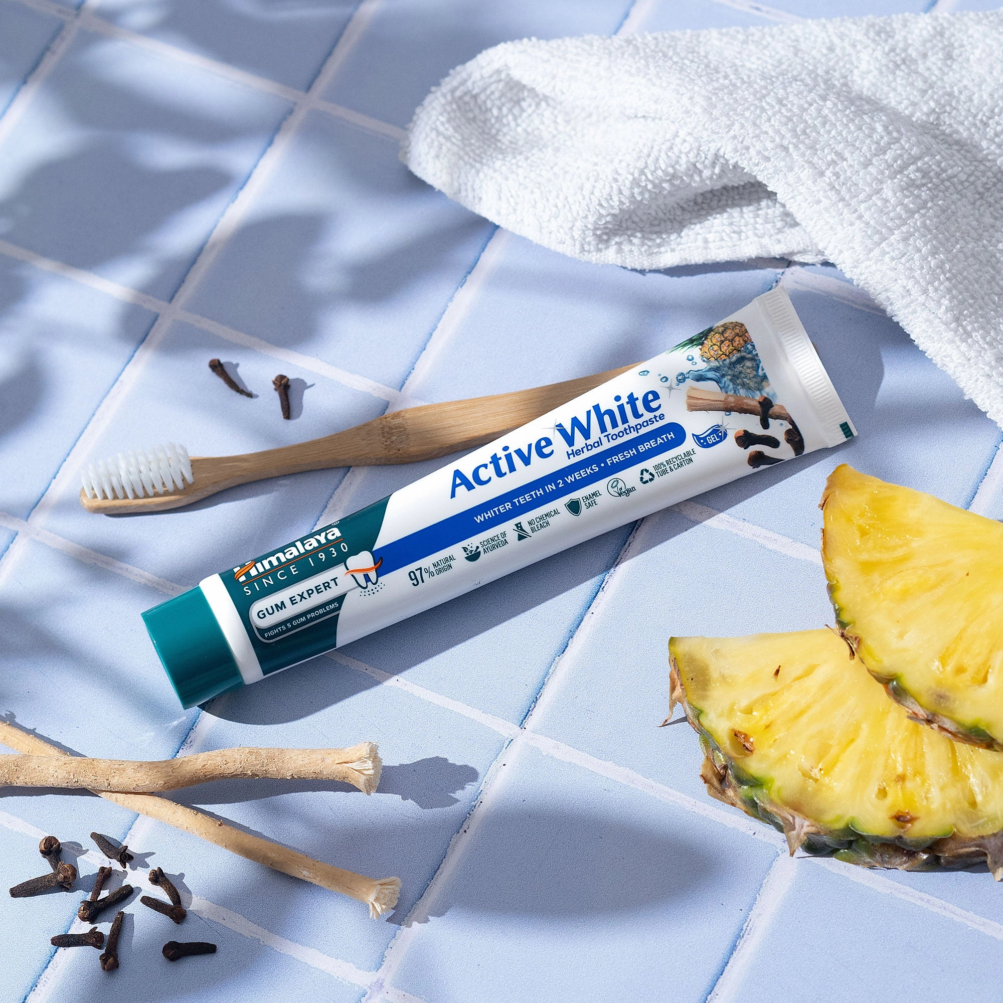 Himalaya Gum Expert Herbal Toothpaste - Active White Fresh Gel - 75 ml