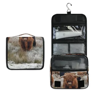 Reddish Brown Scottish Highland Crowd Natural White Winter Landscape Travel Cosmetic Bag, Hanging Toiletry Wash bag, Portable Makeup Organizer Brush Case, Storage Bag with Hook for Bathroom Toilet